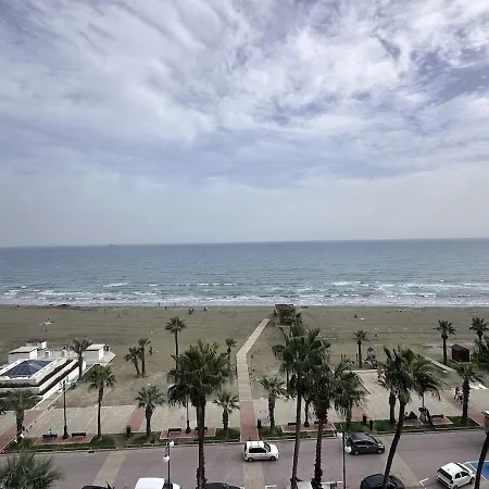 Lägenhet Vibrant Finikoudes Sea View 2 Bedroom Larnaca