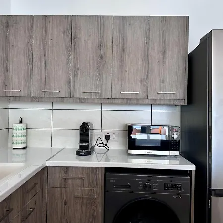 Lägenhet Vibrant Finikoudes Sea View 2 Bedroom *