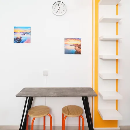 Vibrant Finikoudes Sea View 2 Bedroom Appartamento