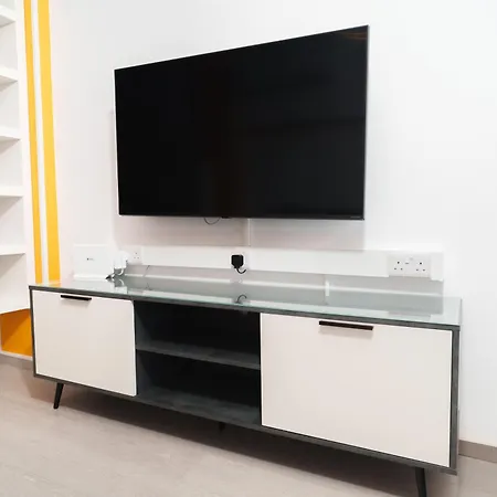 Appartamento Vibrant Finikoudes Sea View 2 Bedroom Larnaca