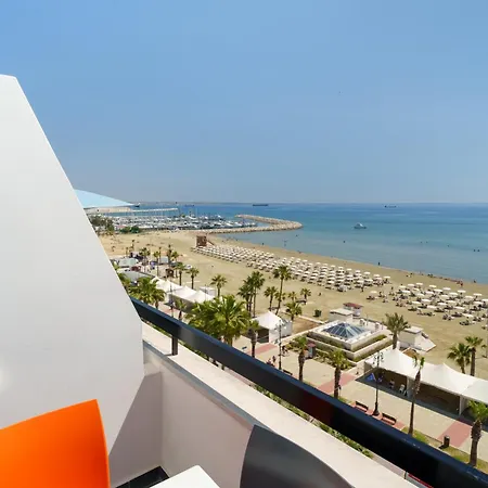Vibrant Finikoudes Sea View 2 Bedroom Appartamento
